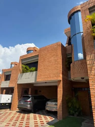 Townhouse En Venta En Trigal Norte, Piedras Pintadas 250 Mts2, Agua De Pozo Y Planta Total. Yh