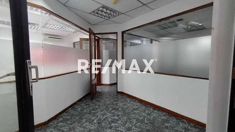 Oficina de 207m² Conjunto Empresarial Privado Planta 100% Zona Industrial Municipal Norte