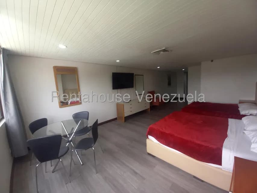 Apartamento (1 Nivel) en Alquiler en Chuao, Distrito Metropolitano