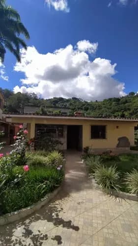 Best House Vende Bonita Casa, Urbanización Los Montes Verdes, Los Teques.