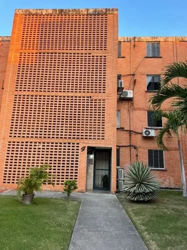 ¡alquiler En El Tulipán! Apto. De 2 Hab Con Aire, Cocina A Gas Y Puesto De Estacionamiento Eglis González