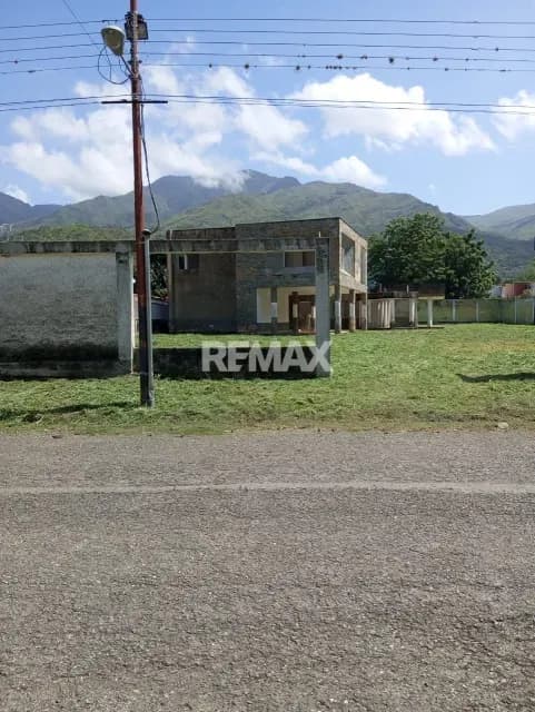 Venta Terreno 2321,75 m² con construcción 852,72 Villas de San Diego