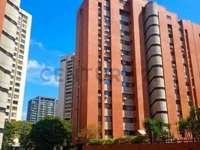 Se Ofrece Apartamento Remodelado en Alquiler Los Dos Caminos