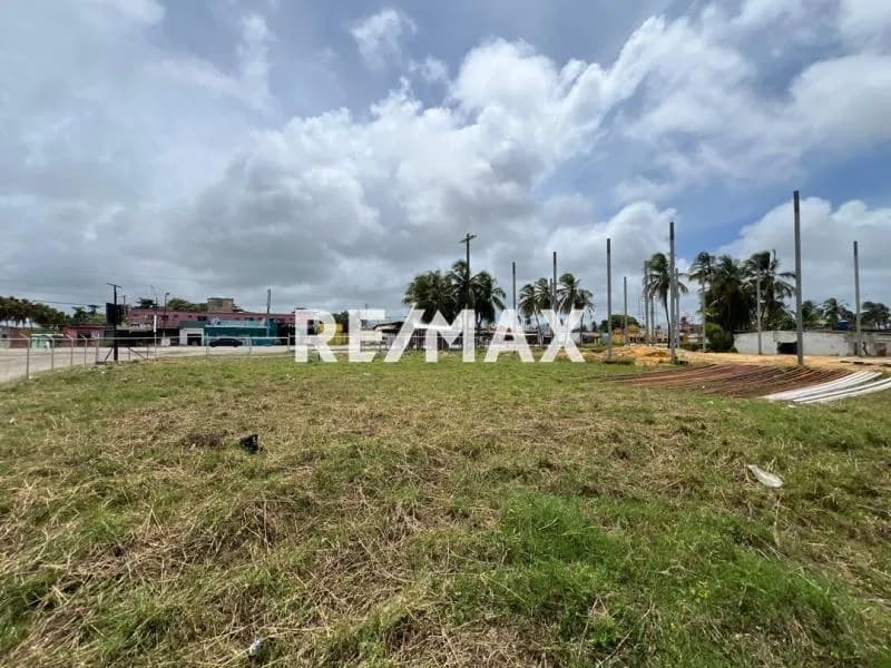 SE VENDE TERRENO CON UBICACIÓN PRIVILEGIADA EN PLENA CARRETERA NACIONAL EN TUCACAS.
