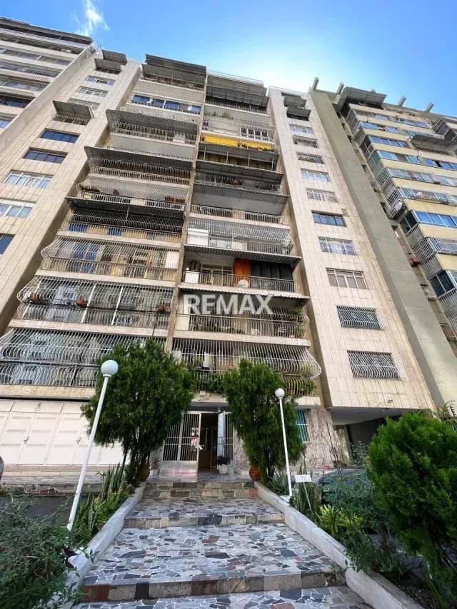 APARTAMENTO EN VENTA - URB. LOS RUICES