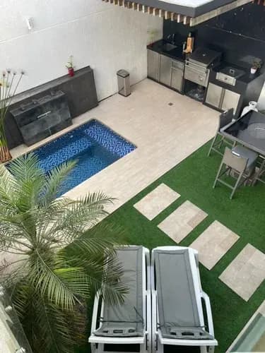 Nallio, Vende Exclusivo Tonw House En Colinas De Guataparo, Con Acabados Modernos Y Lujo