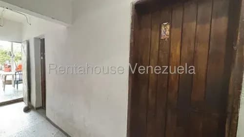 Venta Casa Amplia Con Terreno De 365 M2 Y Agua Constante En Pueblo Nuevo Barquisimeto,lara Asesora Mehilyn Perez