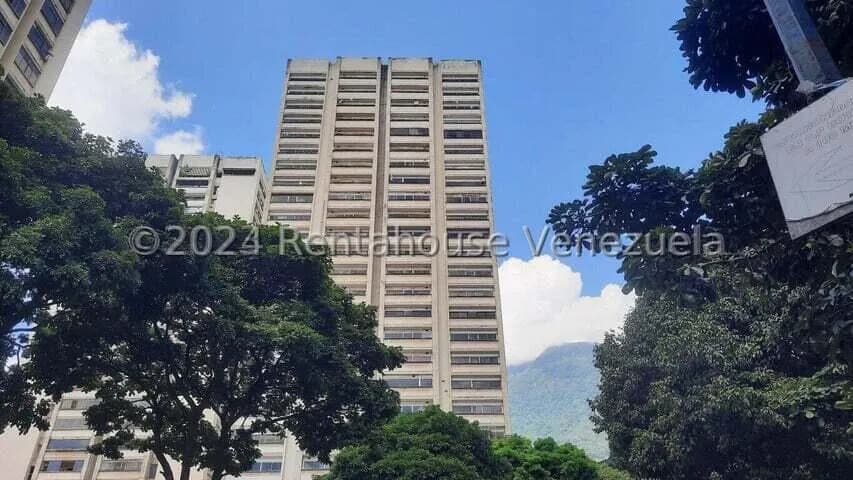 Comercial (Oficina) en Alquiler en Los Dos Caminos, Distrito Metropolitano