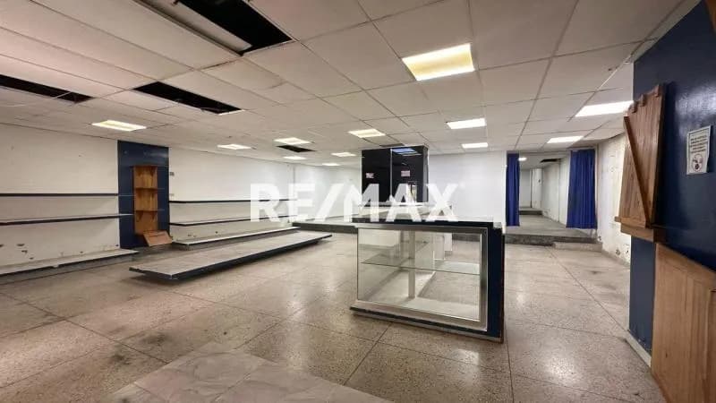 OPORTUNIDAD DE INVERSIÓN, LOCAL COMERCIAL EN VENTA, EN LA AVENIDA BOLÍVAR NORTE, FRENTE A MANGO BAJITO.