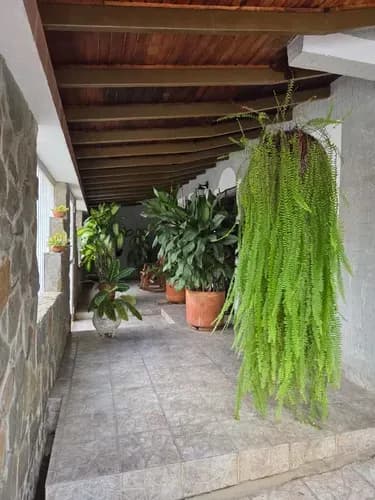 Casa 248m2 5 Hab 2 Baños 4 Puestos Estacionamiento Techado Planta Electrica Tanque 18.000l Urb. Vista Linda Charallave