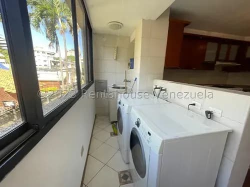 En Alquiler, Iluminado Y Bello Apartamento En Altamira, Con Hermosa Vista Al Ávila, Ubicada En Una De Las Mejores Urbanizaciones De Caracas. Carlos Manuel Mollejas. Mls#26-21283.
