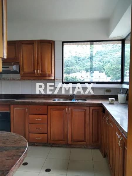 SE ALQUILA DUPLEX 285m 4H 4B 3P Ubicado en SAN BERNARDINO