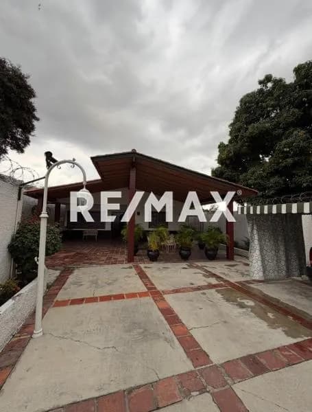 AMPLIA CASA EN VENTA EN EL SECTOR EL PIÑAL, EL LIMON