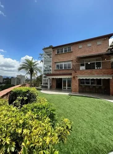 Alquiler / Casa El Cafetal / 4+ 2 H / 6 B + 4 1/2 / 4 Pe