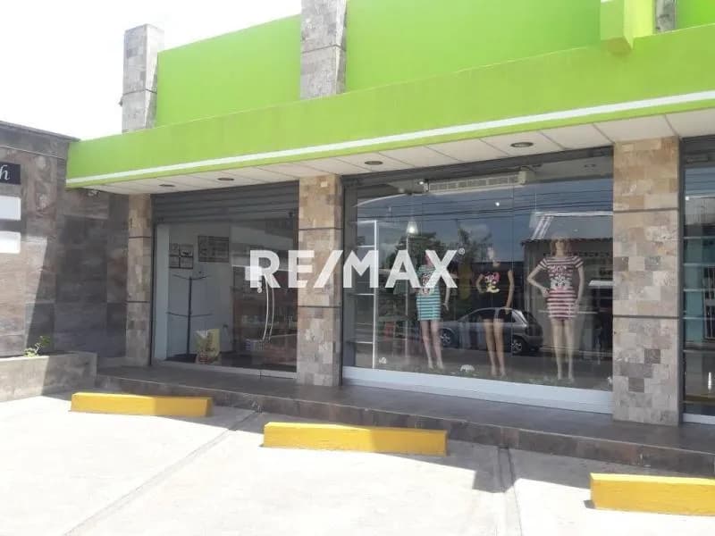 En venta centro comercial en la carrera 5 en Santa Bárbara