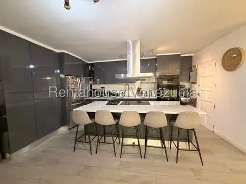 Venta Apartamento Remodelado En La Florida, Con Balcon Y Terraza, Contactame! 26-15586 Js