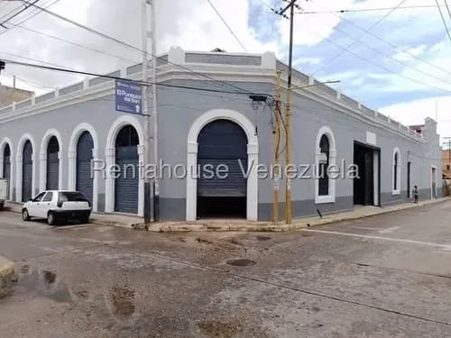 Jv Vende Galpón En Pleno Centro De Valencia, Goza De Una Excelente Ubicación, Zona Activa, Céntrica Y Comercial. 24-17854 Mar11