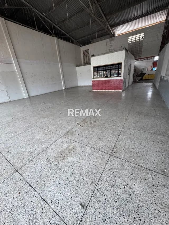 En Alquiler Local Comercial en la avenida Los Pioneros _ Araure