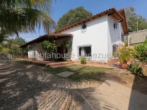 Jesus Teran Vende Hermosa, Espaciosa Casa Granja Con Amplio Terreno Propio Totalmente Cercado En Agua Viva Cabudare. 25-18161