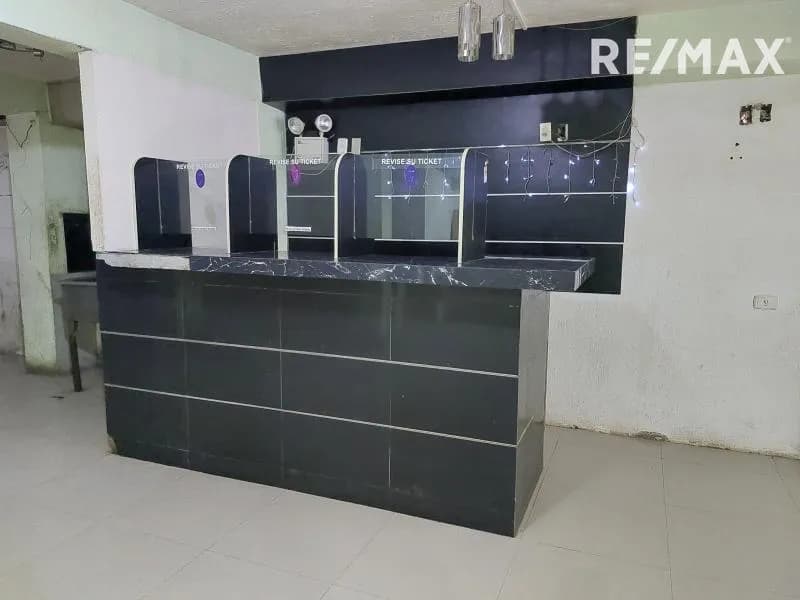 En venta Local Comercial ubicado en el Sector Romulo Gallegos. Lechería