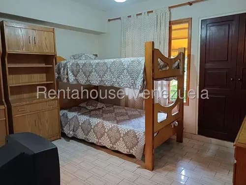 Vendo Acogedor Apartamento Amoblado De 127mtrs En El Cafetal. !! Vigilancia 24/7, Agua Constante. 2 Salones De Fiesta, Canchas De Usos Multiplex. Lo