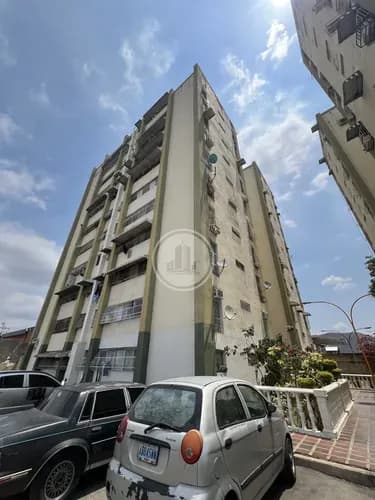 Ofrece A La Venta Bonito Y Cómodo Apartamento En Turmero, Res. Candys. 013jsc