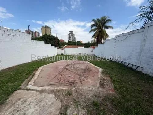 Maritza Lucena Vende Extenso Terreno En Santa Elena Al Este De Barquisimeto, En Calle De Servicio.