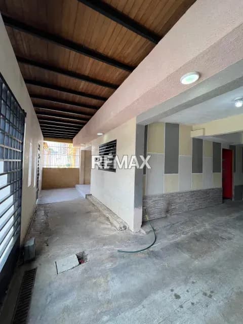 CASA MODERNA EN LAS QUINTAS DE NAGUANAGUA