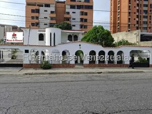 Casa Comercial En Venta, Duplex, Amplio Estacionamiento, Balcon, Maletero, Carlina M. Alquila