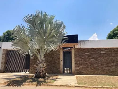 En Venta Casa Urb. Guaparo 1.000mts2 Terreno 350mts2 Construcción 3 Habitaciones + Servicio 5 Baños 4 Ptos Estacionamiento Cocina Equipada Amplio Patio Trasero Gavip