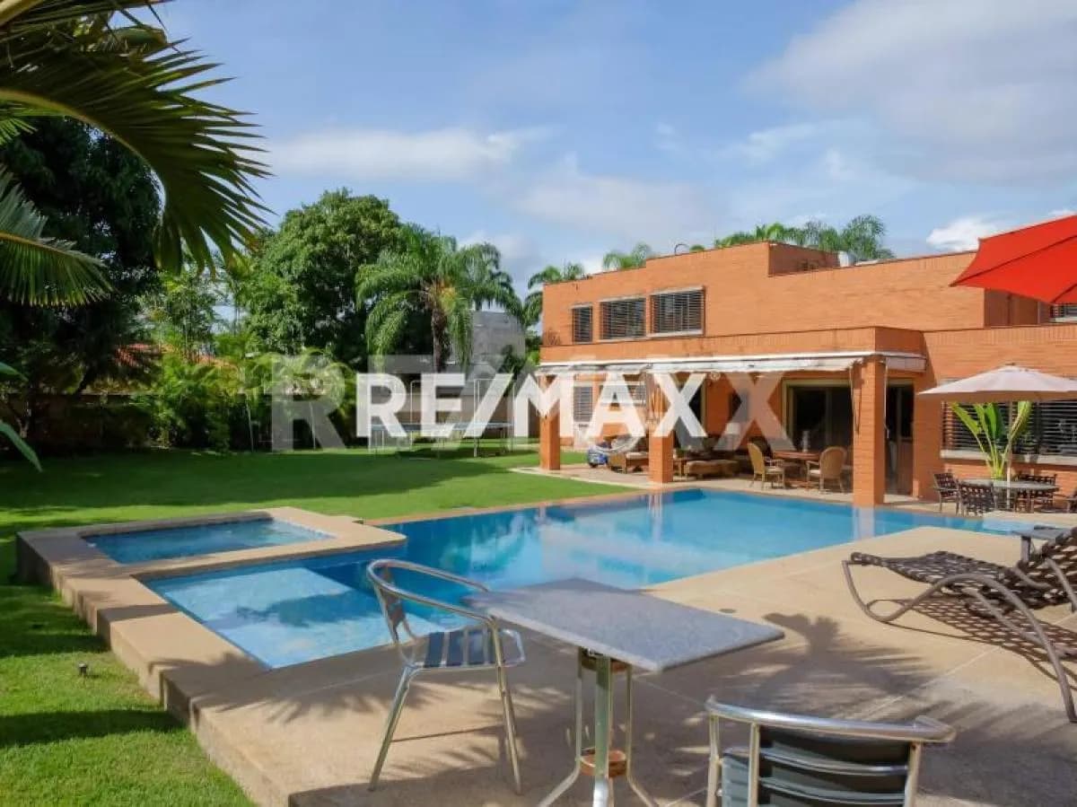 Venta de Extraordinaria Casa En La Viña Valencia con estilo contemporáneo