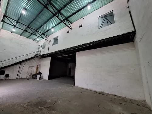 Alquilo Galpon 400 Mt2 Con Oficinas 250 Mt2 + 150 De Mezzanina.av. Intercomunal Sector Las Garzas