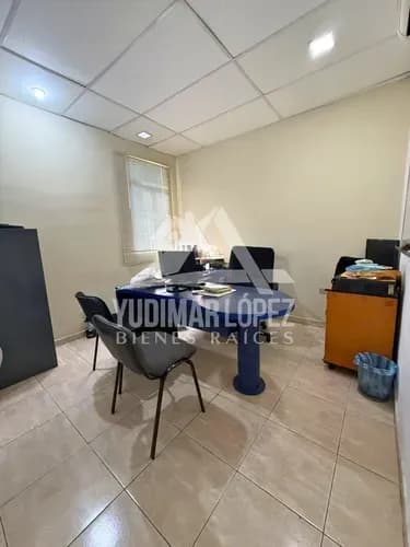 Amplia Oficina Con Distintos Cubículos En Alquiler Santa Rosa, Maracay Edo. Aragua