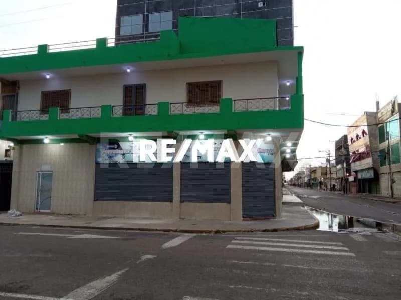 Edificio en venta. Centro de Punto Fijo.