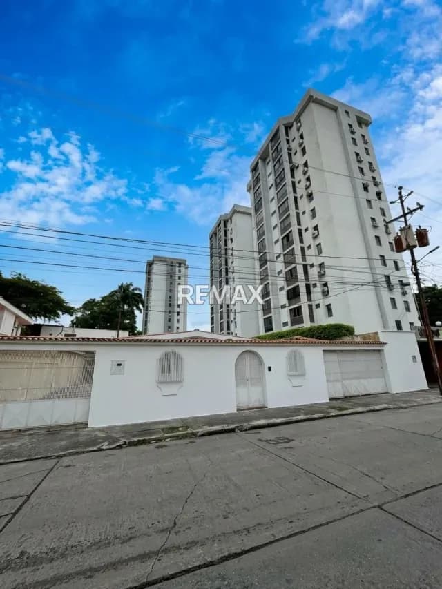 EN VENTA APMPLIA CASA EN URB. DEL ESTE, BARQUISIMETO