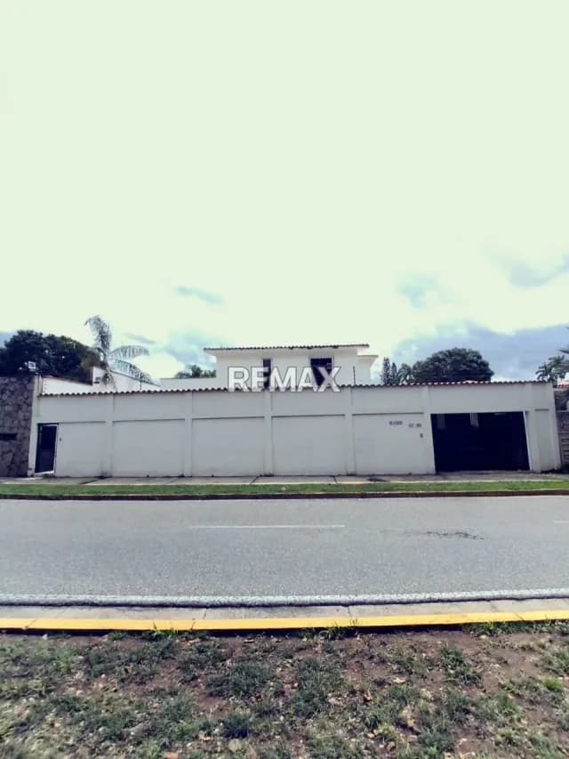 Venta Casa quinta Comercial a Remodelar av principal pie de calle