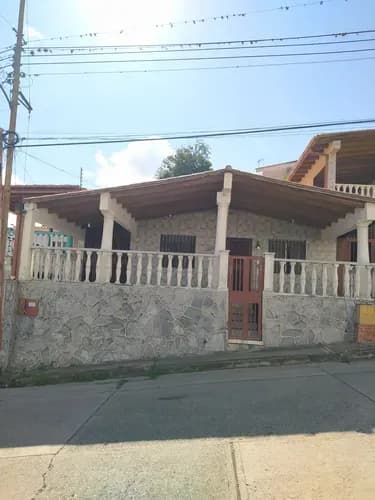 Best House Alquila Casa En El Centro De Los Teques.