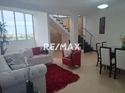 En venta Penthouse 310 mt2 en Residencia Kinaki Avenida Bolivar Lechería