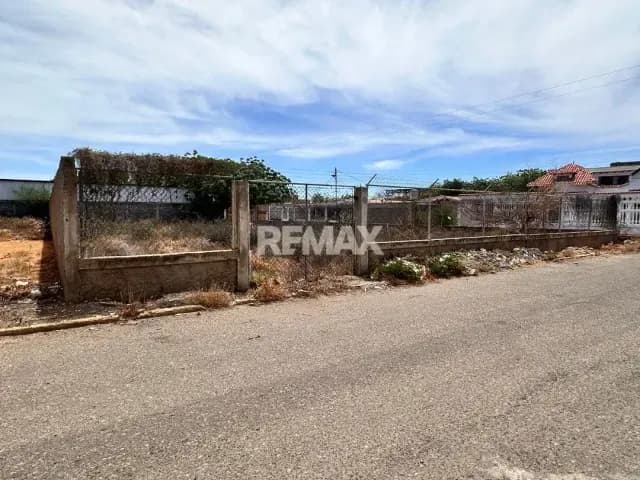 SE ALQUILA TERRENO CERCADO EN CASACOIMA