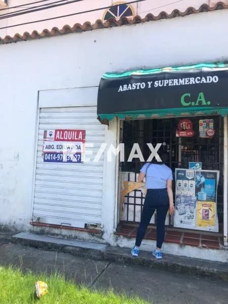 LOCAL COMERCIAL. . Rotaria a 2 cuadras de la gran parada
