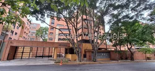 Extraordinaria Oportunidad De Inversión En Campo Alegre. Ph De 544 M2, Distribuidos En 3 Niveles Con Techos Doble Altura Que Brindan Amplitud Y Luminosidad Inigualable.