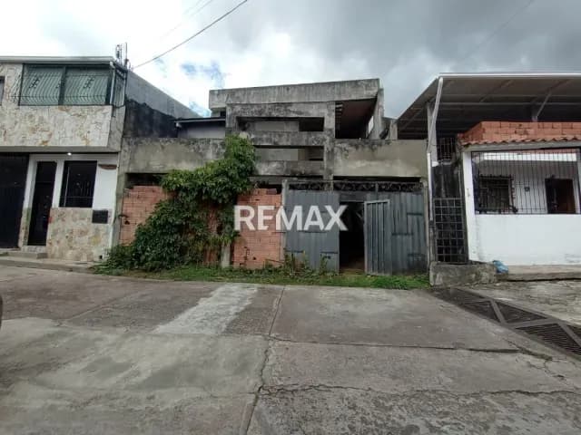 Venta Edificio Obra Gris Tres Niveles Calle del Medio Palo Gordo