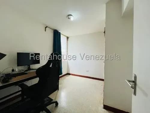 Rent-a-house Ofrece Una Excelente Oportunidad De Inversión En La Urbanización La Campiña. Mls #26-20138
