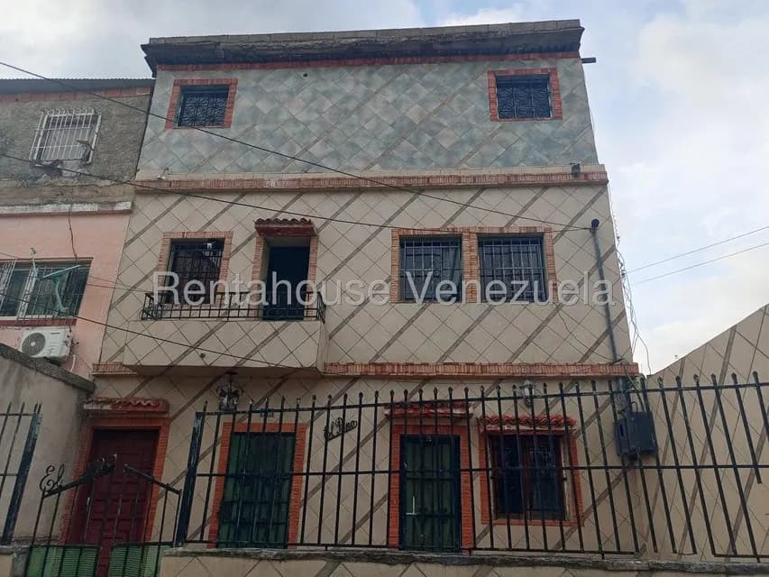 Casa (Multipes Niveles) en Venta en Guaicaipuro, Distrito Metropolitano