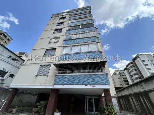 Espacioso Apartamento Para Actualizar A La Venta En Altamira. Mls #26-6977. K.o.