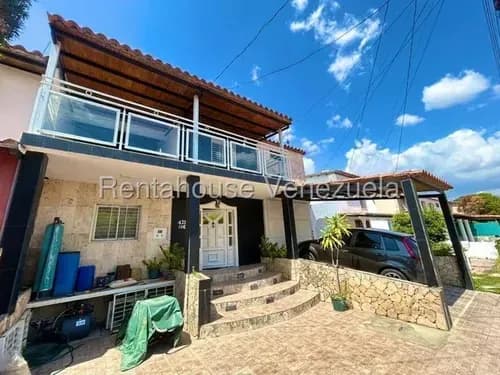 Jesus Teran Vende Espectacular Casa Duplex, Moderna Y Remodelada Con Acabados De Primera Calidad, Con Piscina Y Excelente Ubicacion En Zona Ribereña De Cabudare. 26-13962