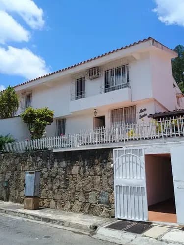 Casa En Venta Alto Prado, 2 Niveles, 384m2 5 Habitaciones 5 Baños 2 Puestos De Estacionamiento