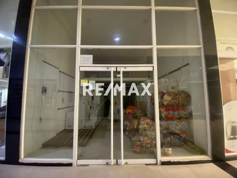 PEQUEÑO PERO PODEROSO LOCAL COMERCIAL EN ALQUILER EN CENTRO COMERCIAL JUAN GRIEGO