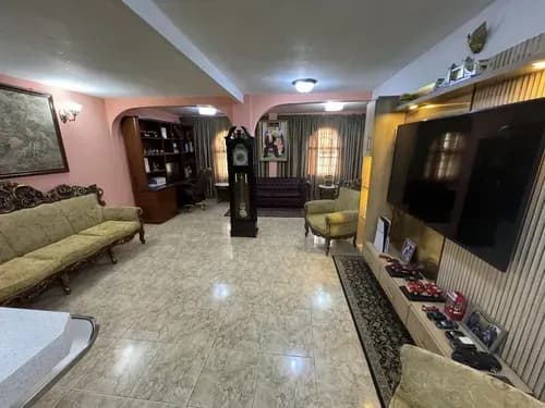 Esta Espaciosa Casa De 3 Niveles En Prado De María Te Ofrece Todo Lo Que Necesitas Y Más. Disfruta De La Comodidad De Tener Un Local Comercial En La Planta Baja, Oportunidad Única!!