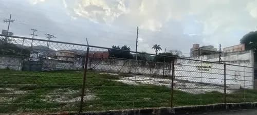Yr En Venta Terreno En Plena Av Bolívar Norte En Frente Del Antiguo Bodegón De Castilla